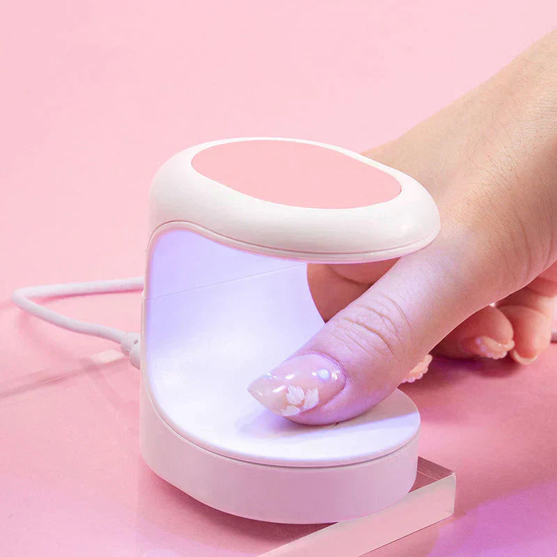 📢📢1 acheté, 1 offert !⏰Stylo gel « œil de chat » tout-en-un – Obtenez un effet « œil de chat » envoûtant en un seul trait ! Gel magnétique, brillance longue durée, la magie du salon de beauté chez vous. 🖤🌌